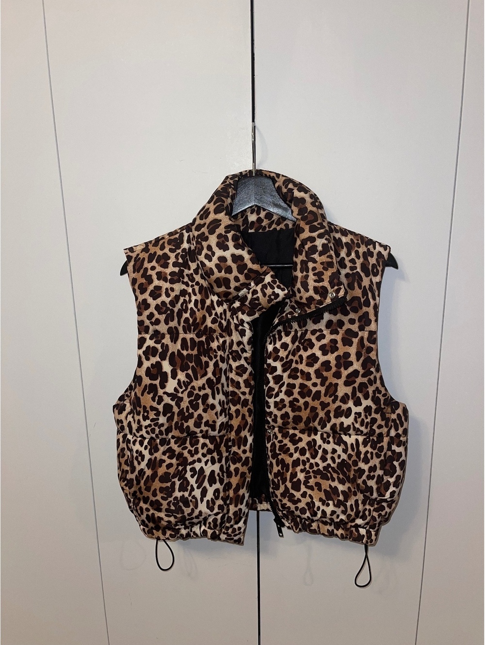 Love Tree Leopard Print Puffer Vest Women’s Medium Animal Print Zip Up